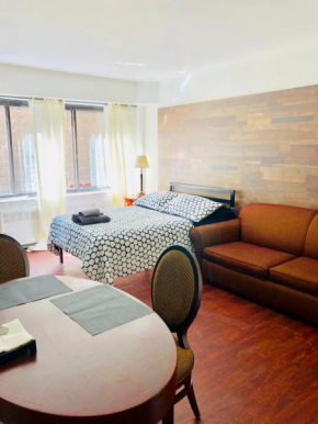 Stylish Montreal Apartment: Comfortable Stay in the Golden Square Mile